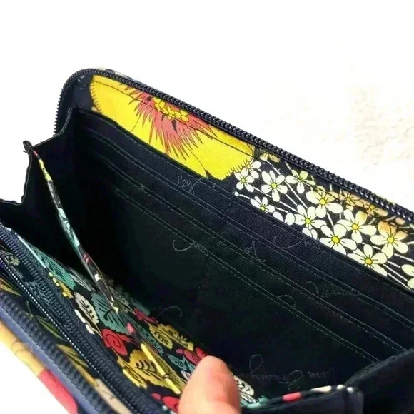 Vera Bradley Bright Floral Snail Print Quilted Cotton Wrap Round Zip Long Wallet - Picture 4 of 14
